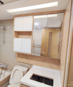 以鏡櫃延伸過去座廁上方做收納，外觀可以更一致整齊