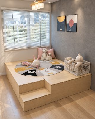 木色地台上放有坐墊及玩具，中央有升起的矮枱