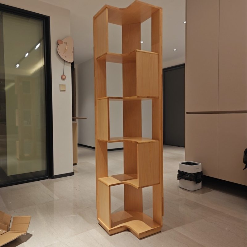 Peyton落地儲物書架客人實拍圖，轉角書架，原木色款