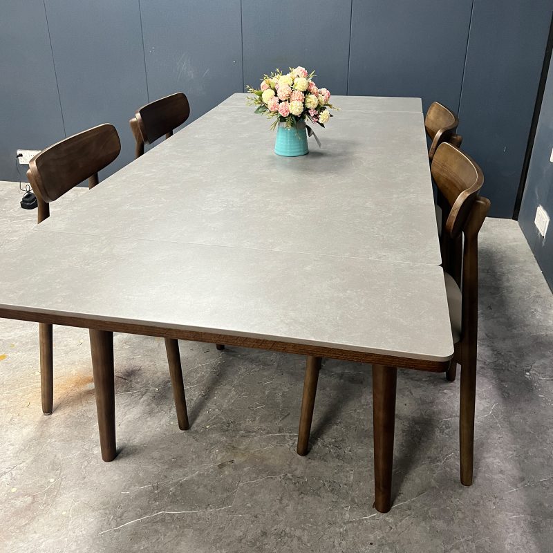 工廠實拍圖：Reese實木伸縮餐枱，胡桃色，岩板啞光維克淺灰色