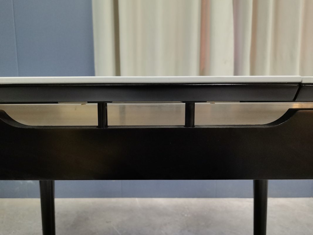 工廠實拍: Lillian實木岩板餐枱，收起0.9米，打開1.2米長，亮光意大利灰岩板，配黑腳