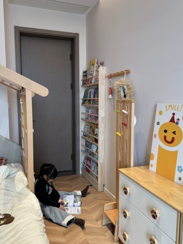 底部預留踢腳線空間，可以緊貼牆身安裝，唔會頂住踢腳線，視覺更整齊，結構亦更穩定。