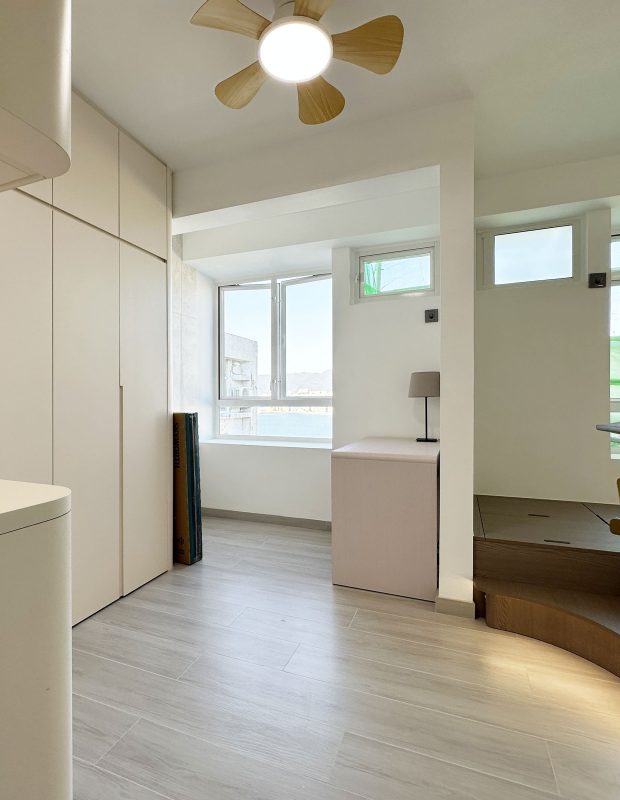 北角城市花園泥水工程 — 客廳及房間鋪木紋磚 (亂工鋪)大功告成！木紋磚防水防潮，容易打理及清潔，使用壽命都比木地板及石塑地板長。