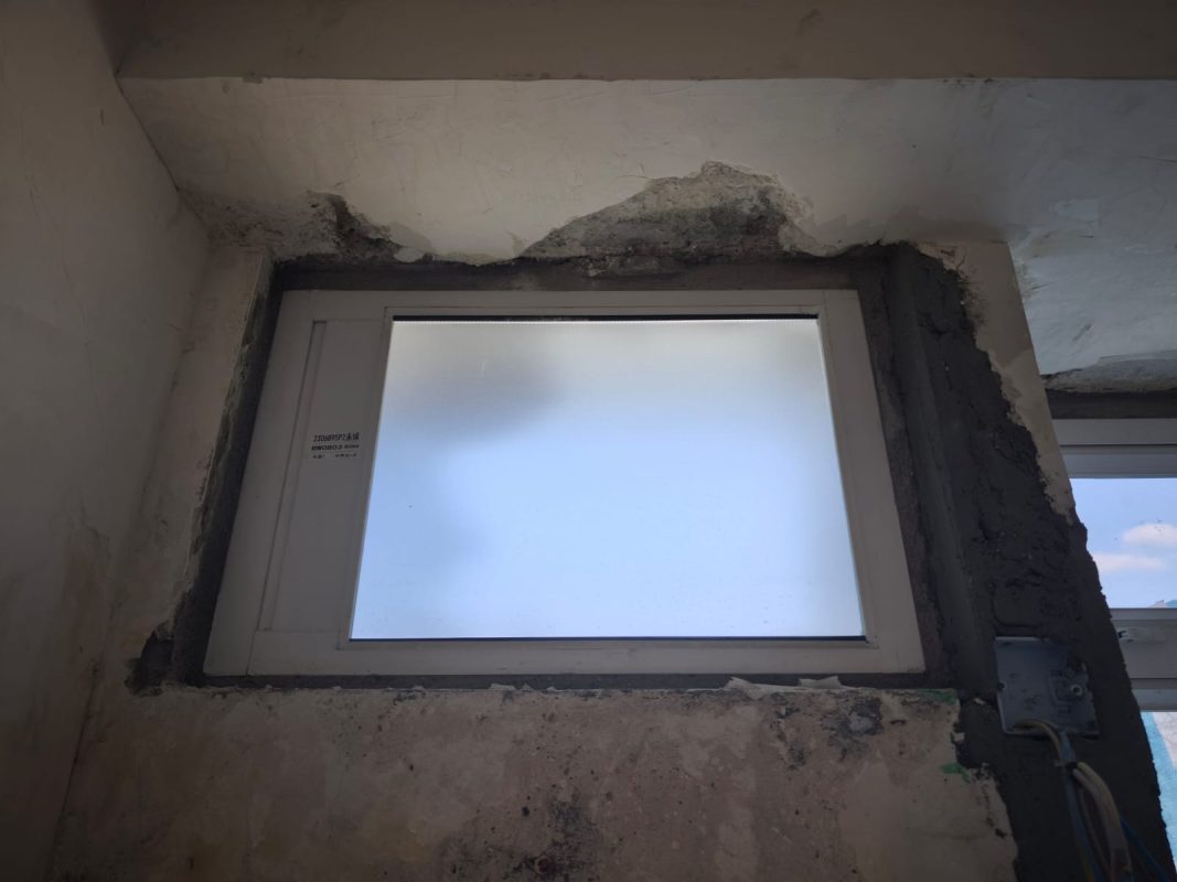 石屎有崩角或紕口，都可以透過批灰及加膠角的工序才解決，還原靚靚！