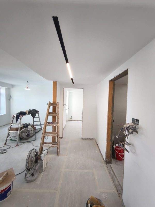 城市花園全屋剷底批灰油油完成！