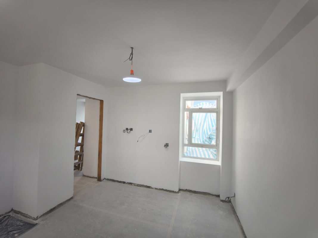 城市花園全屋剷底批灰油油完成！