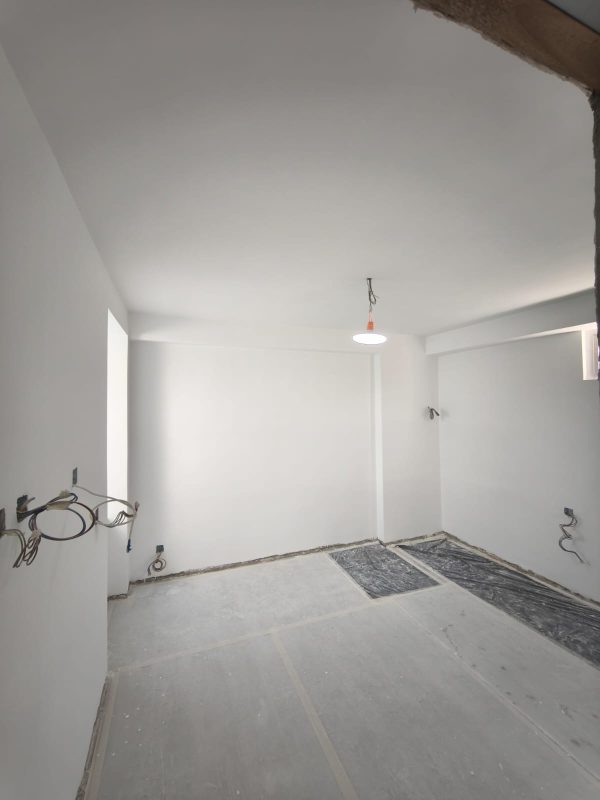 城市花園全屋剷底批灰油油完成！