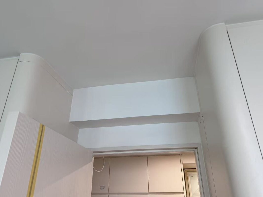 傢俬入場，完成安裝後再細執部份牆身及天花，完美！