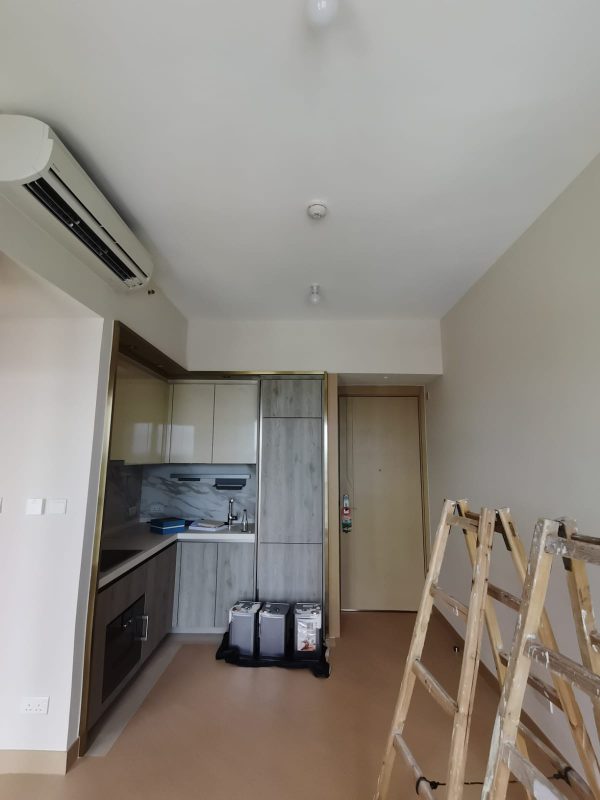 硅藻泥施工現場實拍。硅藻泥近年成成為裝修新寵兒，選擇以淺色為主，可以髹出獨特的質感，無論是簡約風抑或現代風家居風格都配搭得到。