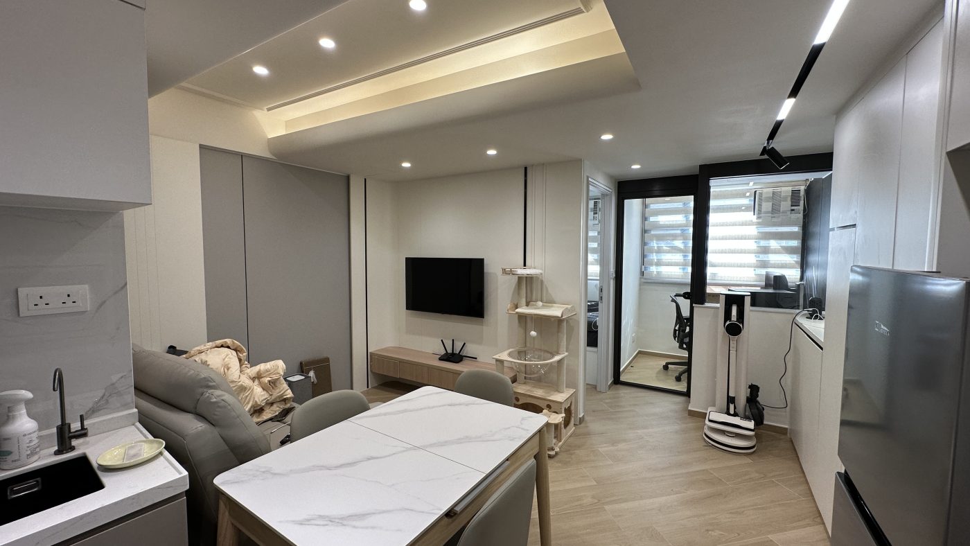 客廳燈槽及假天花工程連軌道燈大功告成，不同空間做不同款式的燈糟及假天花都可以，可以與設計師傾傾。