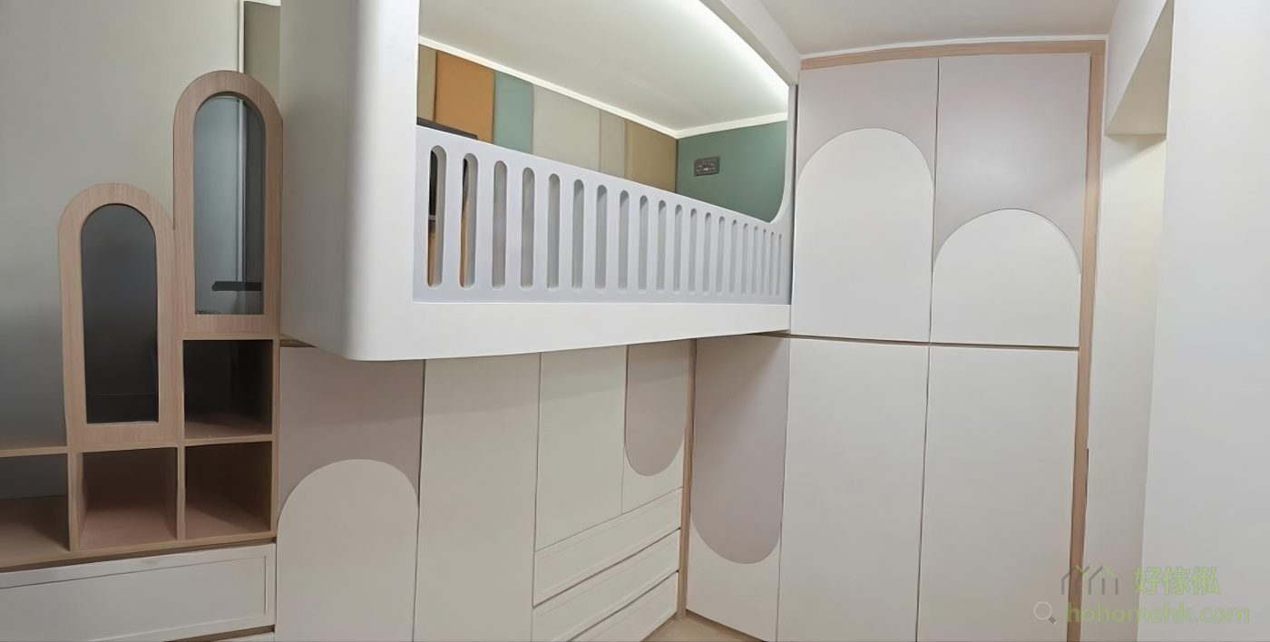 今次的案例位於東涌逸東邨雍逸樓的一個1人單位，為一位客戶打造了一張專屬的訂造閣樓床，設計既簡約又時尚，完美契合單位實際需要。閣樓床上層提供寢區，下層則設有多功能儲物櫃，充分提升空間利用率。無論是小型單位，還是有限空間的創意改造，訂造傢俬都可以幫你輕鬆解決家居難題。