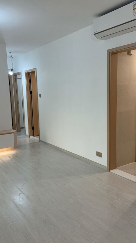 深井碧堤半島泥水工程— 全屋鋪木紋磚 (亂工鋪)！木紋磚防水防潮，容易打理及清潔，使用壽命都比木地板及石塑地板長。