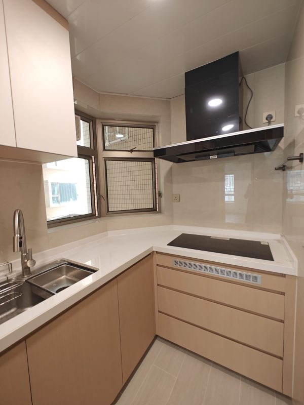 深井碧堤半島泥水工程 — 廚廁鋪瓷磚！裝修客戶可以自行選購廚廁瓷磚，交給我們的裝修師傅鋪磚，亦可以在好傢俬的建材供應商以優惠價加購瓷磚。大磚和細磚師傅都可以鋪，為客戶打造理想的風格。